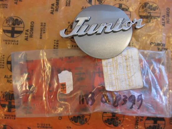 113308399 Embleem Junior links