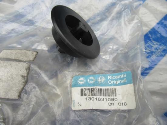 1301631080 Klem voorbumper