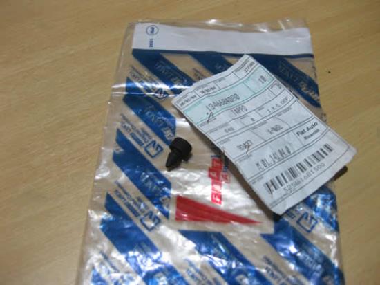 1346684080 Plug motorkapscharnier