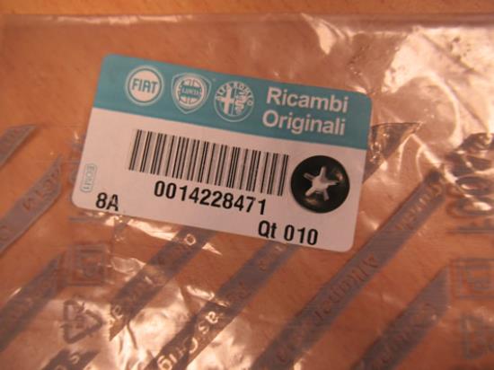 14228471 Veertje bevestiging bumper