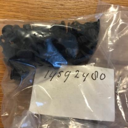 14592480 Knop bevestiging rubber onderzijde deur Fiat Barchetta Bravo Lancia Y10