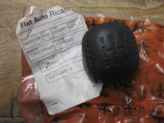 150119060 Knop versnellingspook Alfa romeo 164 leder zwart V6 5 versnellingen