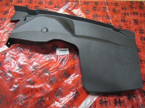 156017363 Beschermplaat motorruimte linksachter