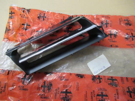 156024078 Grille rechtsvoor