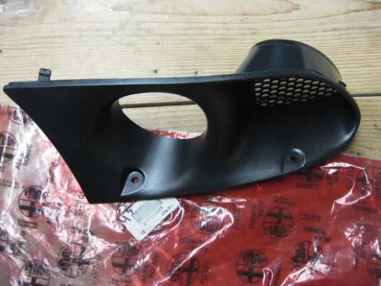 156024083 Sierstuk bumper voor rechterzijde met mistlamp opening