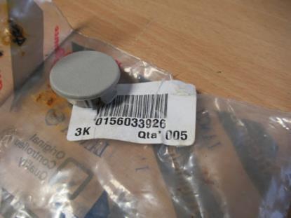 156033926 Afdekkap knop lichtgrijs achterklep Alfa Romeo 156 SW