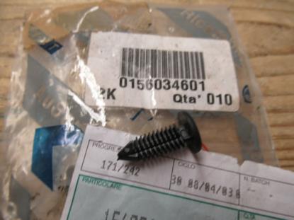 156034601 Montage plug kofferbakbekleding