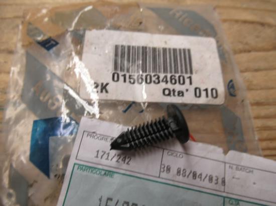 156034601 Montage plug kofferbakbekleding