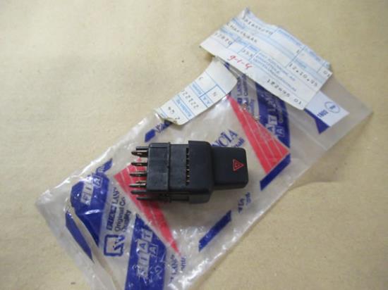 181859280 Schakelaar alarmlichten