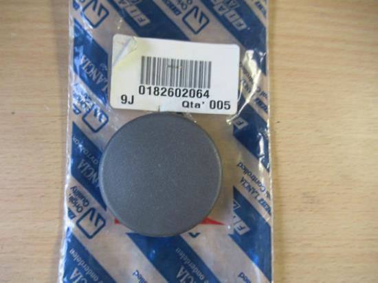 182602064 Schroefgat afdek plug kofferruimte