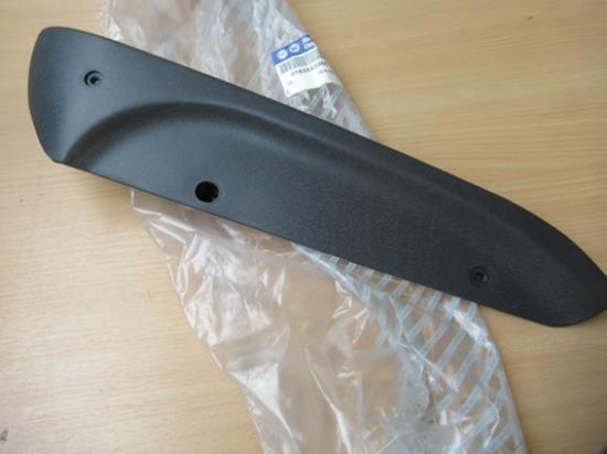 183583860 Sierstuk stoel linker voorzijde