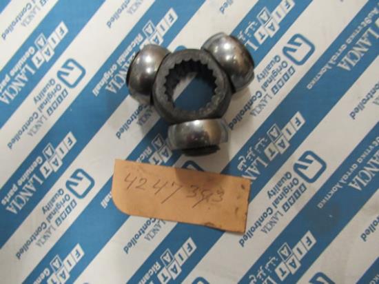 4247393 Kruisstuk aandrijfas