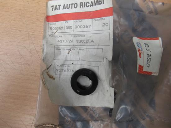 4373915 Bus zijruit bevestiging