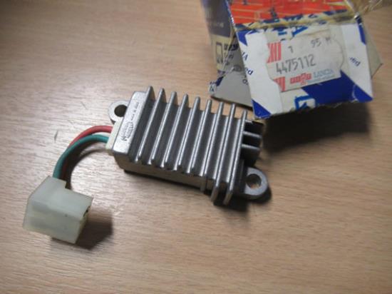 4475112 Spanningsregelaar