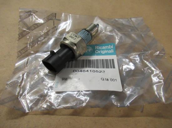 46410523 Achteruitrijschakelaar