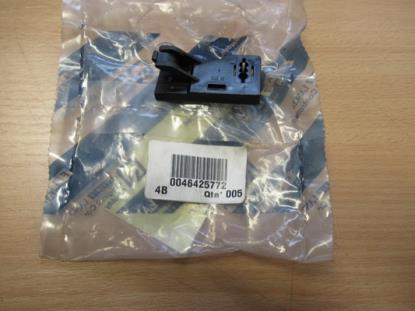 46425772 Klem motorkap