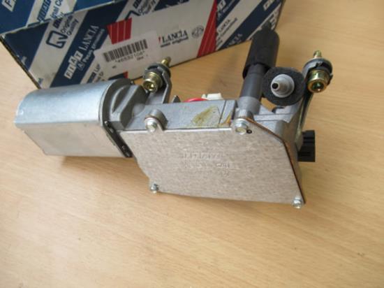 46532108 Ruitenwissermotor achterzijde