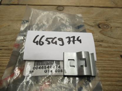 46549774 Plaatje veertje bevestiging voobumper Alfa Romeo 145 146