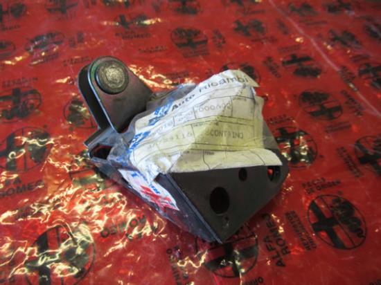 46734116 Achterbank vergrendeling rechts