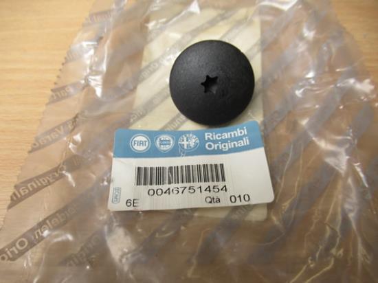 46751454 Plug