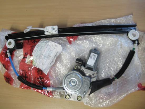 46751871 Raammechaniek elektrisch linksvoor