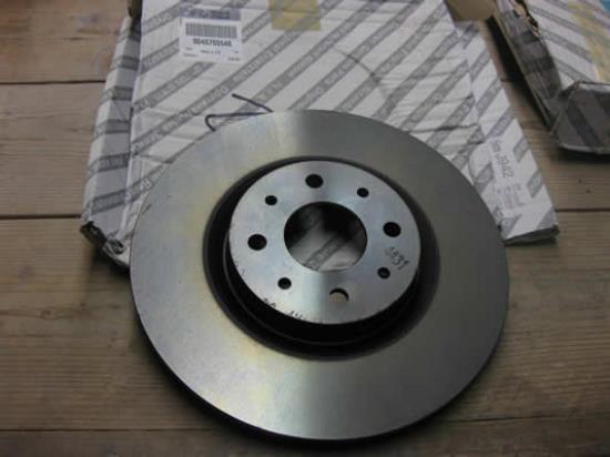 46765546 Remschijf geventileerd voorzijde