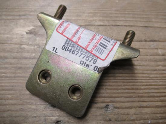 46777579 Uitlaat beugel