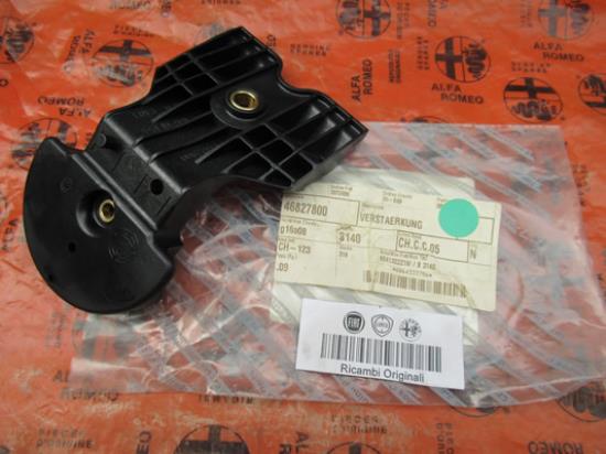 46827800 Embleem houder motorkap