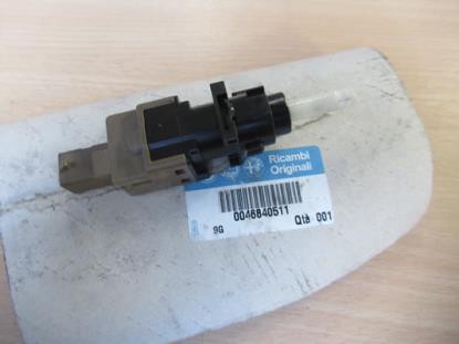 46840511 Koppeling en remlicht schakelaar