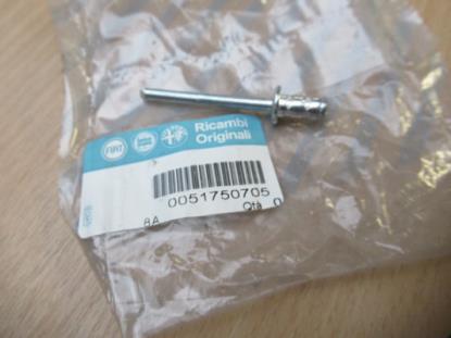 51750705 Klinknagel handgreep