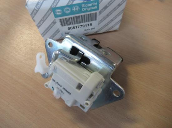 51779118 Kofferbakslot