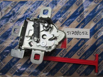 51788052 Slot motorkap