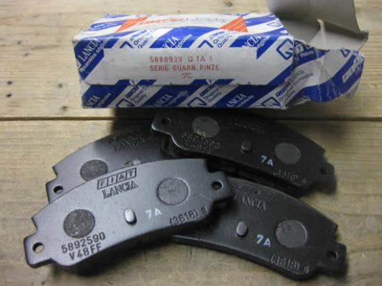 5888939 Remblokset achterzijde