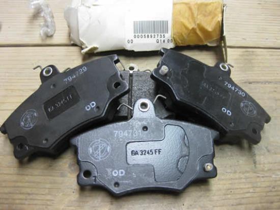 5892735 Remblokset voorzijde