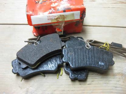 5893947 Remblokset voorzijde