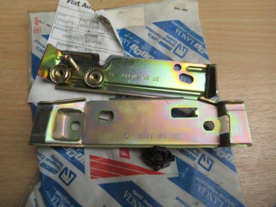 5895550 Beugel gordel linkerzijde