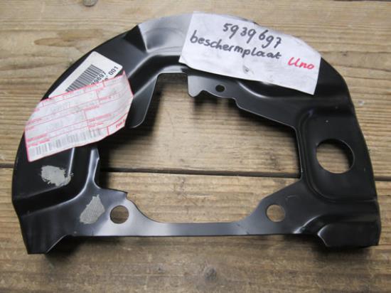 5939697 Beschermplaat voorrem rechts