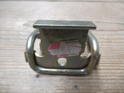 5981915 Uitlaat beugel