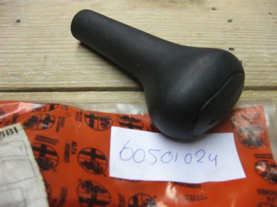 60501024 Pookknop zwart Alfa Romeo 75 1.8 TB evo