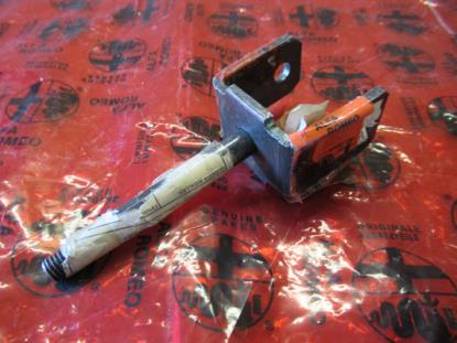 60501934 Beugel onderzijde schokbreker schokdemper Alfa Romeo 33 905