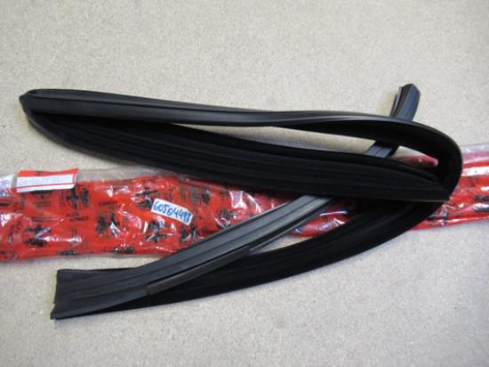 60504498 Profielrubber raamrubber portier voorzijde rechts Alfa romeo 33 907 905