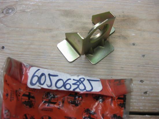 60506385 Beugel radiator