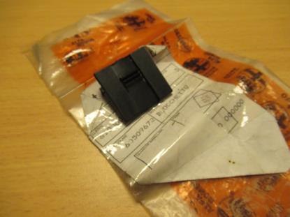 60509672 Kunststof houder onderzijde voorruit