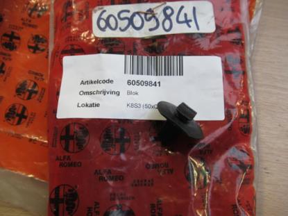 60509841 Klem blok zijskirt Alfa Romeo 164