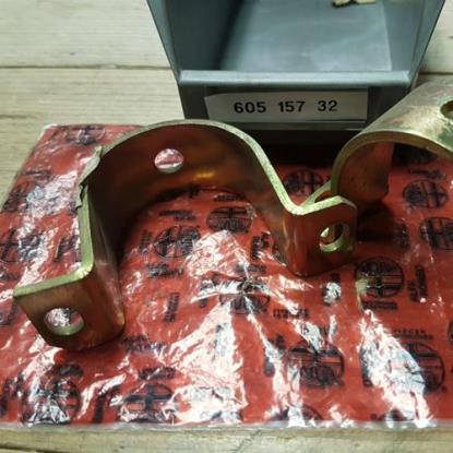 60515732 Uitlaat beugel