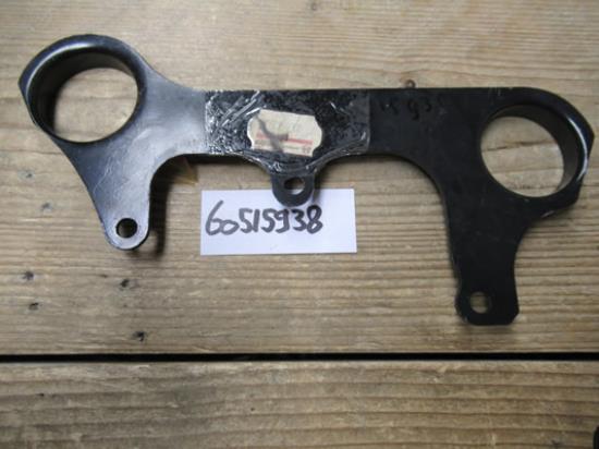 60515938 Uitlaat beugel