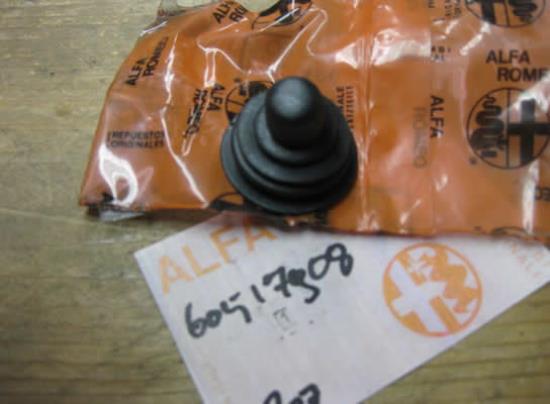 60517908 Rubber bescherming spiegel bediening Alfa Romeo 75 Alfasud