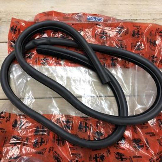 60519050 Profielrubber pakking deurrubber rechts portier vilt Alfa romeo Spider 105 origineel