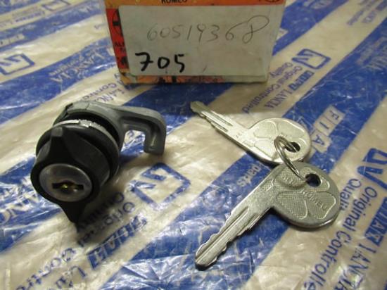 60519368 Slot met 2 sleutels t.b.v. Dashboardkastje