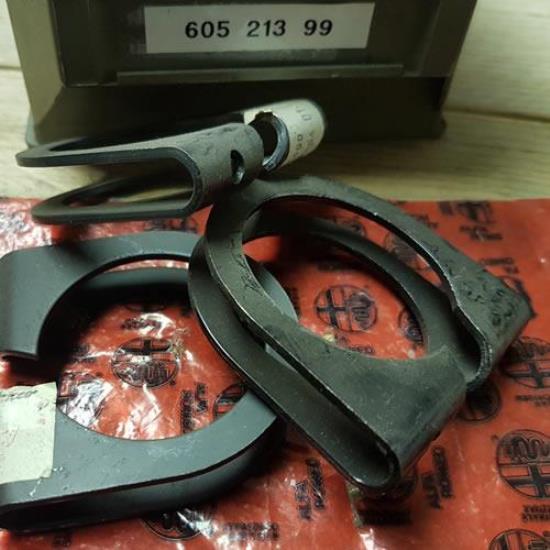 60521399 Uitlaatklem